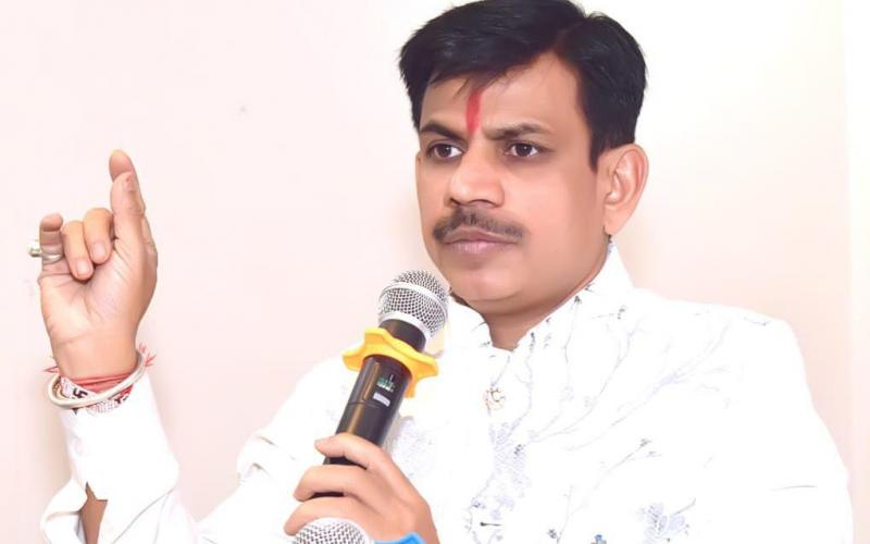 Under the Model Code of Conduct for Raipur South Assembly by-election, the government advertisements being run in LAD at the intersections of Raipur should be stopped immediately, Manoj Singh Thakur, Advocate, former member of Chhattisgarh Labor Welfare Board, Khabargali