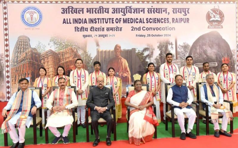 Doctors should always work with human values, President Mrs. Draupadi Murmu, Governor Mr. Ramen Deka, Second Convocation of All India Institute of Medical Sciences AIIMS, Chhattisgarh is moving towards becoming the medical hub of Central India, Chief Minister Mr. Vishnu Dev Sai, Prof. George A. D'Souza, Executive Director and CEO Lieutenant General Ashok Kumar Jindal, Raipur, Khabargali