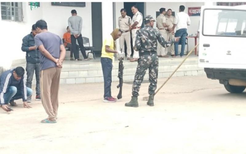 Rifleman shoots himself, police engaged in investigation cg news raipur news chhattisgarh news cg big news khabargali 