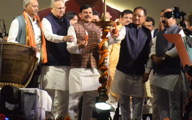 Double engine governments are rapidly taking Chhattisgarh and Madhya Pradesh on the path of development: Chief Minister Dr. Mohan Yadav Madhya Pradesh Chief Minister Dr. Mohan Yadav inaugurated the three-day Chhattisgarh Rajyotsav, Khabargali