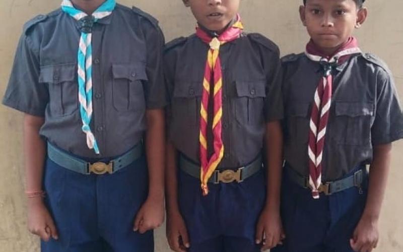 Three deaf and dumb children of the capital were awarded the Golden Arrow Award of Scouts and Guides, Tikeshwar, Ayush Chakradhari and Mahendra Sahu, students of Arpan Divyang Public School located in Bajaj Colony, New Rajendra Nagar, Raipur, Chhattisgarh, Khabargali