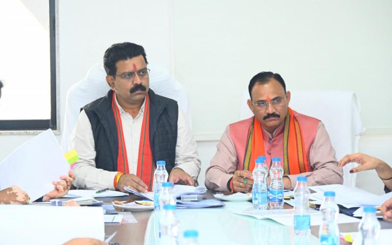 Strict legal action will be taken against those selling narcotic drugs, Minister Vijay Sharma, Additional Chief Secretary Manoj Kumar Pinguwa, Principal Secretary Panchayat and Rural Development Mrs. Niharika Barik, Commissioner cum Director Health and Family Welfare Dr. Priyanka Shukla, Special Secretary Finance and General Administration and Controller Food and Drug Administration Chandan Kumar, Chhattisgarh, Khabargali