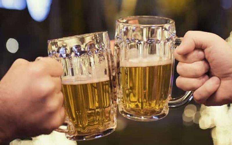 छत्तीसगढ़वासियों ने दिवाली में मनाई होली, बिक गई 8 करोड़ की शराब Chhattisgarh people celebrated Holi in Diwali, liquor worth Rs 8 crores sold  cg news hindi news cg big news khabargali    
