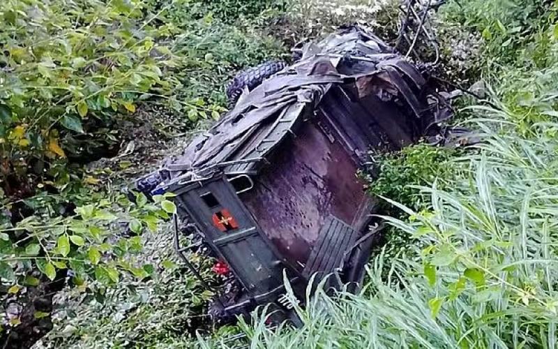 जवानों से भरी गाड़ी हुई दुर्घटनाग्रस्त, 5 जवान शहीद, 3 लापता, 10 की हालत गंभीर खबरगली Train full of soldiers meets with accident, 5 soldiers martyred, 3 missing, condition of 10 critical latest News hindi news big news khabargali 