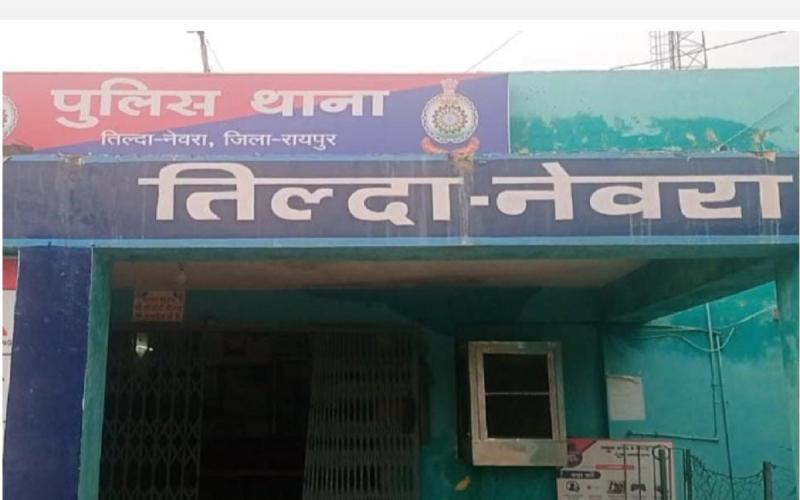 थाने के बाहर महिला ने दो माह की बच्ची के साथ खुद को जलाया, जांच में जुटी पुलिस  खबरगली  A woman burnt herself along with her two-month-old daughter outside the police station, police started investigation cg news hindi news cg big news latest news khabargali 