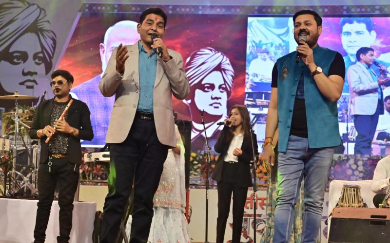 Chhattisgarh State Youth Festival 2024-25: Padma Anuj Sharma's performance forced the audience to dance, Dayara Band's superb performance of 'Aisa Jadoo Hai Mere Bastar Mein' mesmerized the audience, Sports and Youth Welfare Minister Tank Ram Verma also held the mic: Youth of Chhattisgarh danced, Raipur, Khabargali