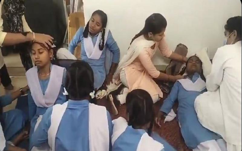 सीमेंट प्लांट की जहरीली गैस से 35 छात्राएं बेहोश, मची अफरा-तफरी खबरगली 35 girl students unconscious due to poisonous gas of cement plant, chaos created news  cg news cg big news hindi news cg latest news khabargali 
