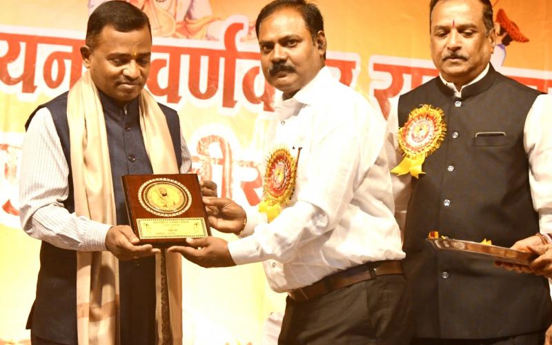 Every person is important in the society, Ajay Kale, President of Maharashtra Mandal arrived as the chief guest in the annual function of Maharashtra Goldsmith Society, Raipur, Khabargali