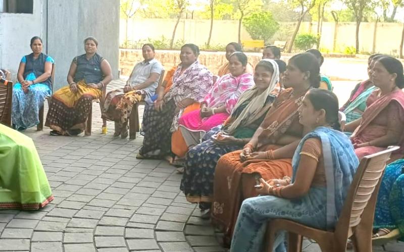 Irregular bleeding, bone pain can be symptoms of cervical cancer: Dr. Alka Gole, Sarona Center of Maharashtra Mandal conducted awareness campaign among women of slums, Raipur, Chhattisgarh, Khabargali