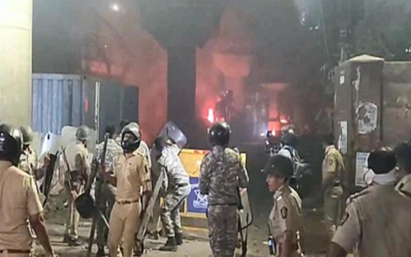 नागपुर में हिंसा के बाद 11 इलाकों में कर्फ्यू, 33 पुलिसकर्मी घायल; 50 लोग गिरफ्तार खबरगली  Curfew imposed in 11 areas after violence in Nagpur, 33 policemen injured; 50 people arrested  big news hindi news nagpur news latest news khabaragl 
