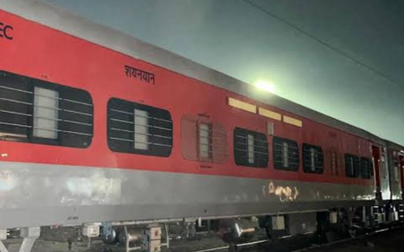 65 lakh stolen in Shivnath Express, escaped with purse from AC coach of train cg news hindi News latest News khabargli 