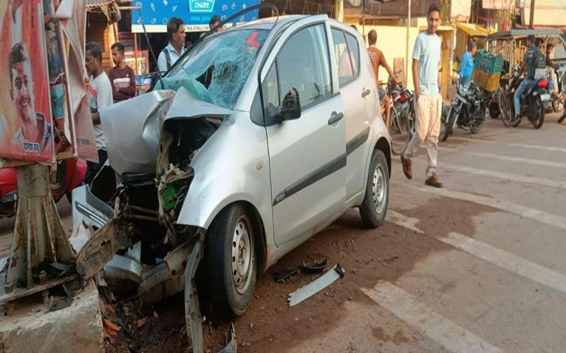 High speed car collided with pole, girlfriend and boyfriend died in the accident latest news hindi news Durg News khabargali 