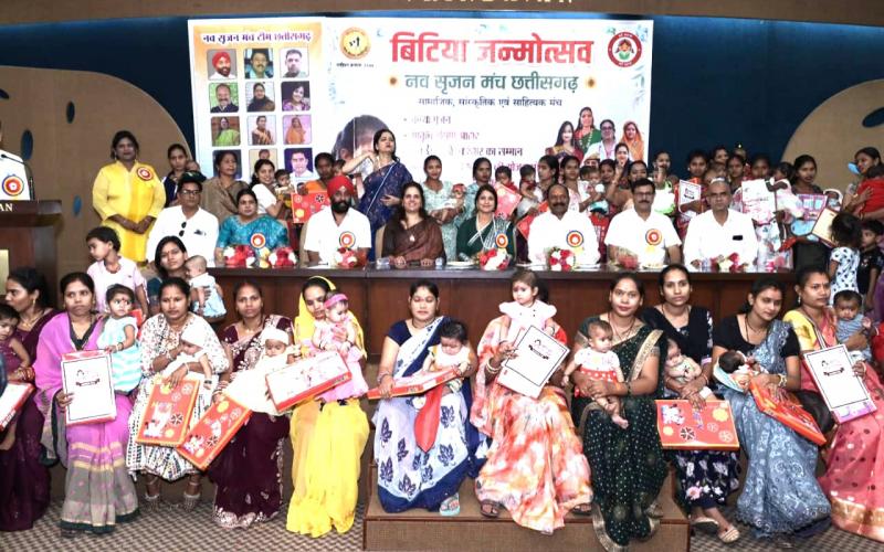 Nav Srujan Manch honoured the parents of the daughter, not on the occasion of daughter's birth anniversary but Vrindavan hall reverberated with the laughter of daughters, Amarjeet Singh Chhabra, State President, Nav Srujan Manch, Chhattisgarh, Raipur, Khabargali