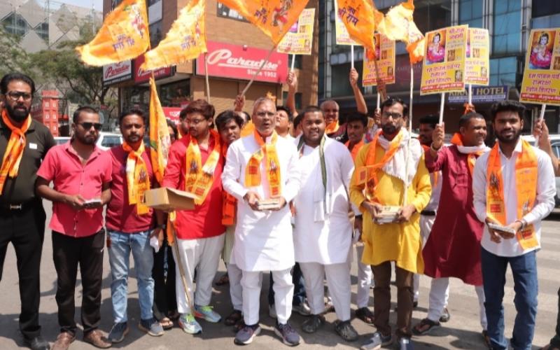 Shri Hanuman Seva Dal distributed Ram Raksha Strot on Ram Navami, Raipur, Lord Shri Ram, the best man of character, Pankaj Mishra, President, Shri Hanuman Seva Dal, Chhattisgarh, Khabargali