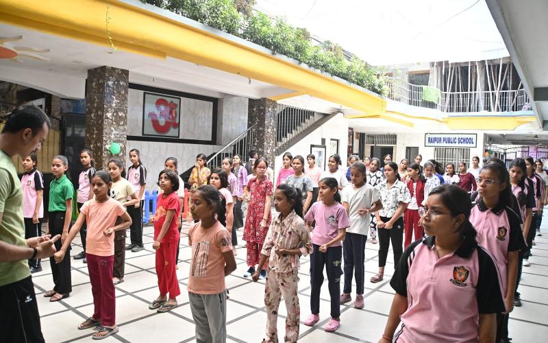 Girls learned the tricks of self-defense, girls aged 8 to 18 years reached the event organized by Devangan Samaj to take training, self-defense training will be held across the state - Dr. Omprakash Devangan, Raipur, Chhattisgarh, Khabargali