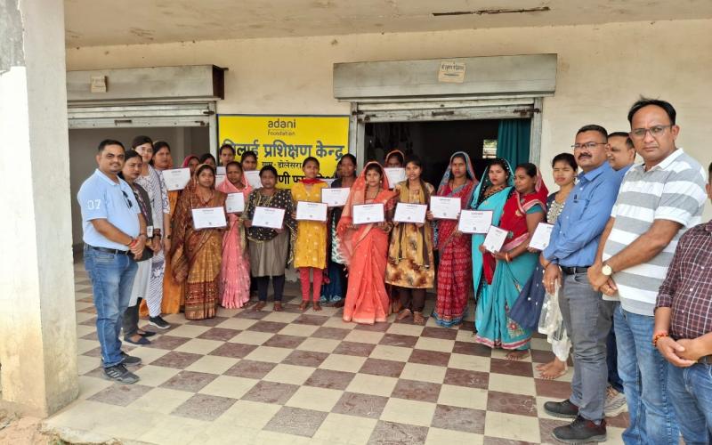 Adani Foundation is making women self-reliant through skill development, 60 women got three months sewing training and certificate under Saksham program, Raigarh, Chhattisgarh, Khabargali