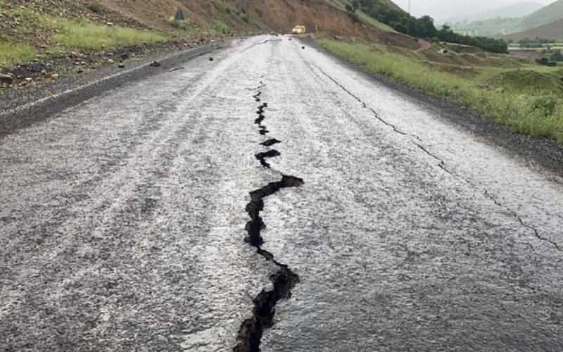 Gujarat's Kutch suddenly shook with earthquake tremors, earth trembled with intensity of 3.4 latest news hindi news big News khabargali 