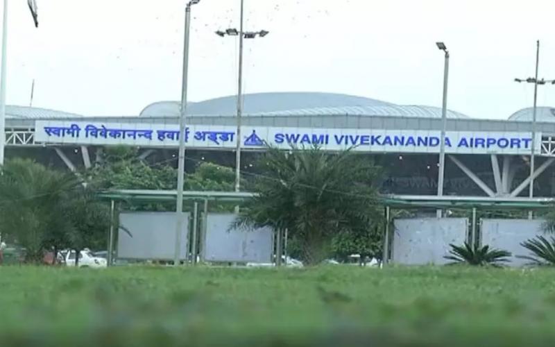The flight was about to take off from Raipur to Ahmedabad, it was landed immediately on getting information about the crash, cg hindi News big News latest news khabargali 
