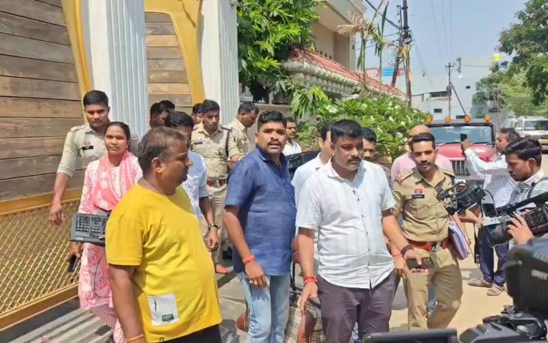 History-sheeter Tomar's wife and associate arrested, attacked media persons cg news latest News big news hindi news khabargali 