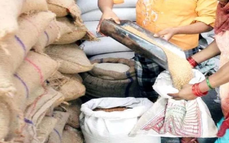 Son of expelled Congress leader consumed lakhs of rupees worth of PDS ration meant for poor, Food Department issued notice, former NSUI district president Amitesh Rai, son of expelled Congress spokesperson Abhay Narayan Rai, councillor's husband Jugal Kishore Goyal, Chhattisgarh, Bilaspur, Khabargali