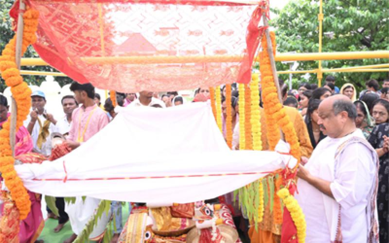 Lord Shri Jagannath, Balabhadra and Subhadra ji will remain in seclusion for 15 days with Raj Snan, Shri Jagannath Temple located in Gayatri Nagar, Committee Chairman and MLA Purandar Mishra, Chhattisgarh, Khabargali