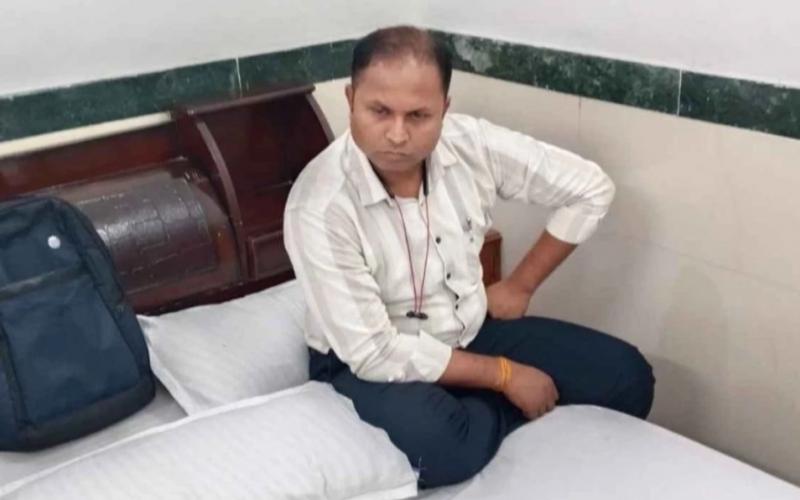 Junior Engineer Krishna Kumar Gupta arrested for taking bribe, Mungeli, Chhattisgarh, Khabargali
