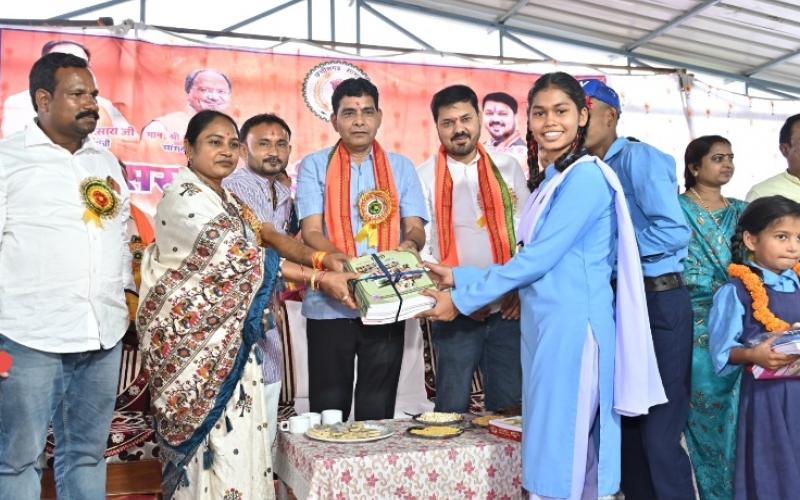 Revenue Minister Shri Tankaram Verma, Education is not only a medium of personal development but also the foundation of a prosperous, empowered and cultured society - Dharsiwa MLA Padmashree Anuj Sharma, Chhattisgarh, Khabargali