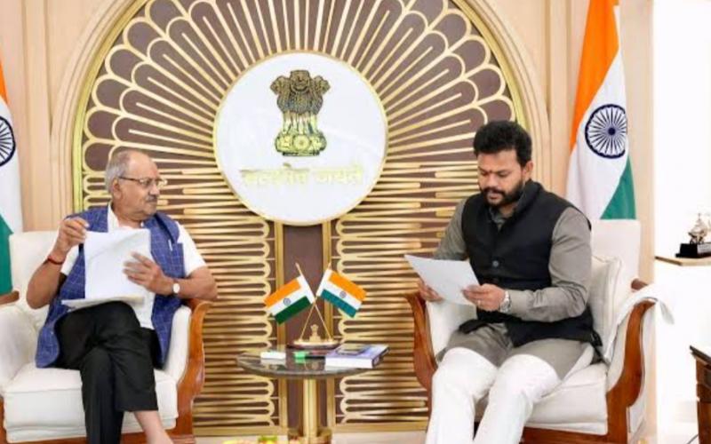 MP Brijmohan Agrawal demanded that Raipur should be given the status of an international airport before Chhattisgarh Foundation Day Chhattisgarh news hindi news big news latest news khabargali 