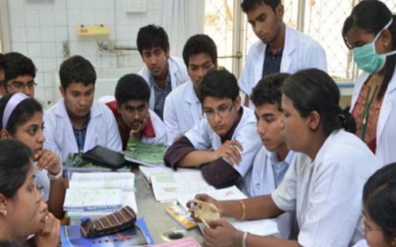 Whether you do MBBS abroad or in India, you will get a stipend of Rs 15300 per month for doing internship cg News big news hindi news khabargali 