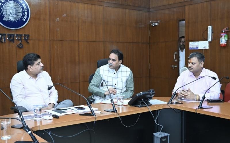 Before closure of Kota crossing, an alternate route should be made for the general public and students: Munat's demand to DRM Raipur, Khabargali Raipur West region MLA and former Cabinet Minister Rajesh Munat