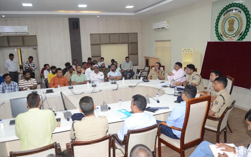Meeting of district, police administration and DJ operators, DJ will be banned during Ganeshotsav, CCTV surveillance, limited sound level and following traffic rules is mandatory, challan action will be taken by the administration, ADM Shri Umashankar Bande and ASP Shri Lakhan Patel, ASP Traffic Dr. Prashant Shukla, CSP Shri Daulat Ram Porte, Raipur, Chhattisgarh, Khabargali