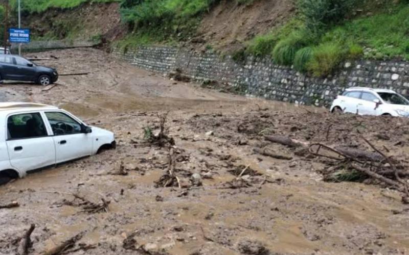 Cloudburst causes devastation in Uttarkashi, 4 people dead, more than 50 missing cg news big news hindi news latest news khabargali 