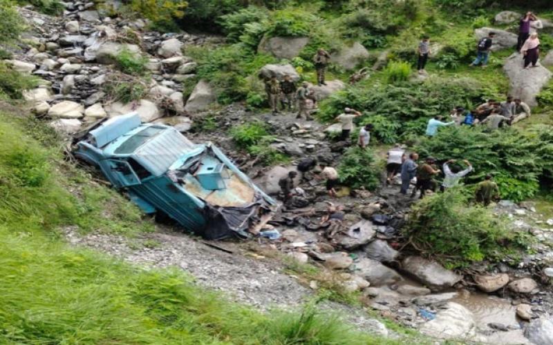 CRPF vehicle fell into a ditch in Udhampur, Jammu and Kashmir; 18 soldiers were on board jammu kashmir news hindi news khabargali 