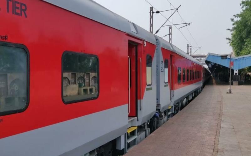 Theft in Samta Express, gold jewellery worth 9 lakhs stolen from a woman travelling to Raipur Chhattisgarh news hindi News latest News khabargali 