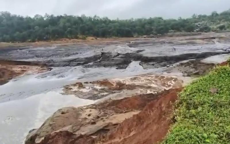 8 people from 2 houses got washed away in the midnight due to dam breaking in Balrampur, 3 died, 5 missing, relief and rescue work is going on Chhattisgarh News hindi news big News khabargali 