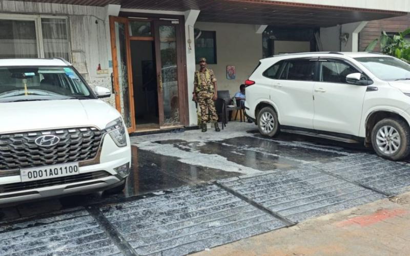 ED raids in Raipur, investigations are also going on in Durg, Bhilai and Bilaspur, panic among businessmen Chhattisgarh News hindi news latest News khabargali 