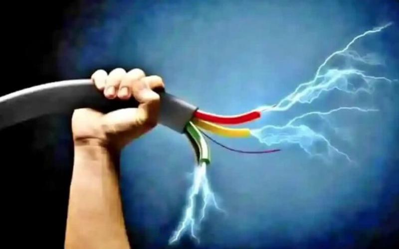 3 people of the same family died, husband, wife and son died due to electric shock hindi News big News latest News khabargali 