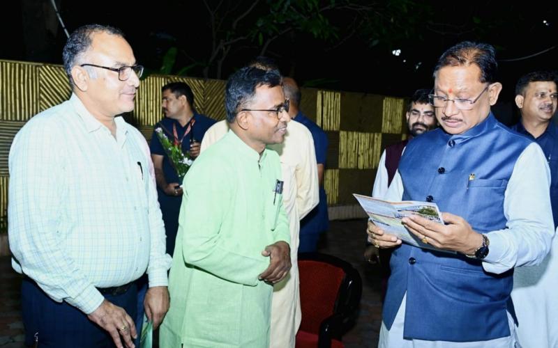 Marathi Sohala from tomorrow: Entertainment, cuisine and exhibition of antique pieces will be special, Maharashtra Mandal is celebrating its 90th anniversary, from Marathi comedian Deepak Deshpande to Hindi play 'Main Aniket Hoon', many things will be there in the three-day fair, Maharashtra Mandal President Ajay Madhukar Kale, Brihanmaharashtra Mandal's Chhattisgarh Karyavah Subodh Tole, Secretary Chetan Govind Dandavate, Raipur, Chhattisgarh, Khabargali