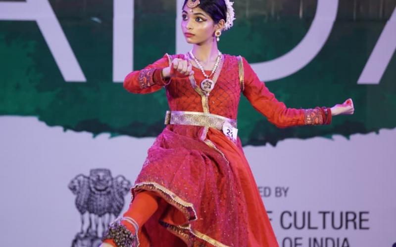 Raipur's Kathak dancer Vanshika Gupta 'Mili' hoisted the flag on the national stage, won first place in 'Aida' competition, All India Dance Association, Natwar Gopi Krishna National Award, Guru Sangeeta Kapse, Sangeeta Kala Academy, Raipur, Chhattisgarh, Khabargali
