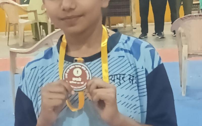 25th State Level Karate Championship: Dhanishtha Sahu of Raipur won bronze medal in Under-14 category, Coach Karate Instructor Gopal Kumar, Aastha Public School located in Kavita Nagar, Raipur, Chhattisgarh, Khabargali