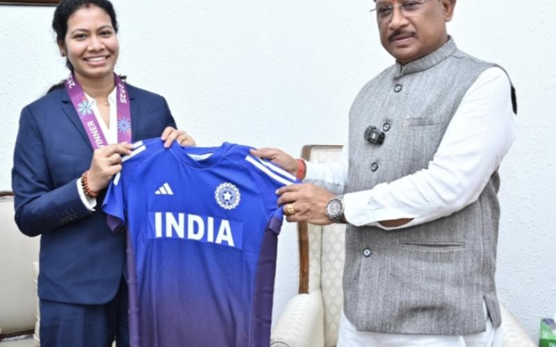 World Cup winning Indian women's cricket team's physiotherapist Akanksha Satyavanshi met the Chief Minister, Raipur, Chhattisgarh Khabargali