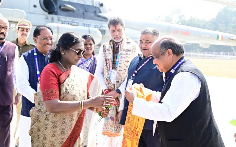 Purandar Mishra welcomed President Murmu in Surguja, enhanced the dignity of Tribal Pride Day, divine splendor of traditions descended on tribal soil in Surguja, President Murmu became a centre of inspiration, Chhattisgarh, Khabargali