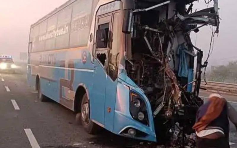 A heartbreaking accident: a bus collided with a truck, resulting in the tragic death of two people, and widespread outcry. Hindi latest News khabargali 
