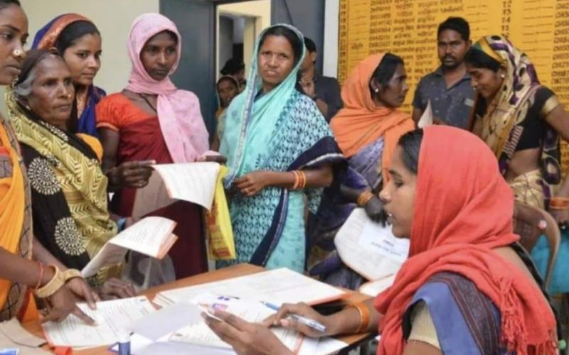 Important news for women in Chhattisgarh: Get your e-KYC done quickly, or you won't receive your money. Chhattisgarh Raipur mahtari vandan khabargali 