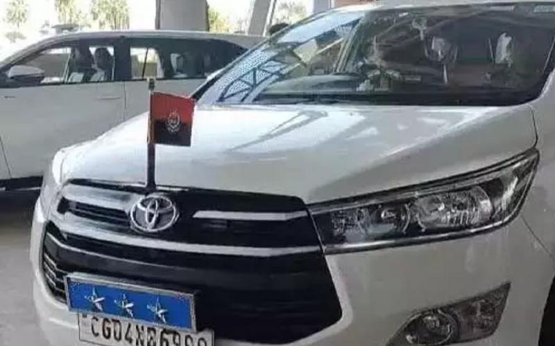  देहरादून हाईवे पर बजरी से भरा ट्रक कार पर पलटा, 7 लोगों की दर्दनाक मौत खबरगली A gravel-laden truck overturned on a car on the Dehradun highway, killing 7 people. Uttarpradesh news big news khabargali 