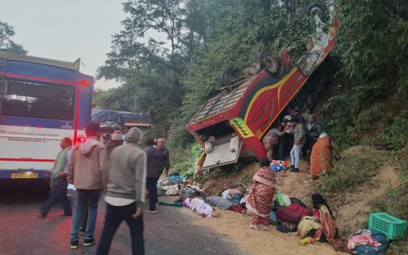 Major accident on Chhattisgarh-Andhra border: Bus falls into ditch at Maredmilli Ghat, 179 dead so far, Khabargali