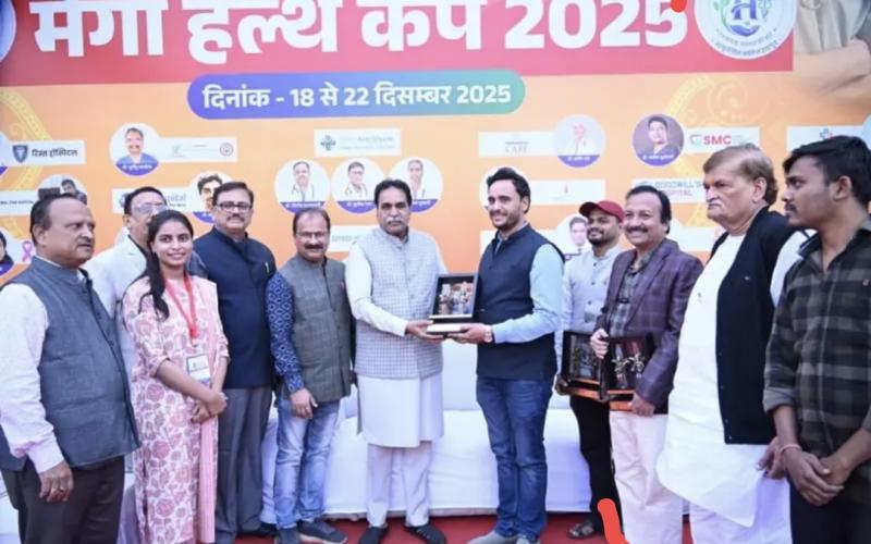 A massive service camp was organized in Raipur, witnessing a huge turnout at the mega health camp organized by Raipur West MLA and former minister Rajesh Munat.  18,000 patients received free treatment.  Food and fruits were also provided free of charge. People from neighboring states also attended.  "Swarna Prashan",an Ayurvedic immunity-boosting treatment for children will be administered to children tomorrow. Raipur, Chhattisgarh, Khabargali