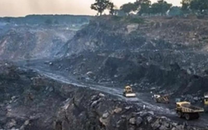 2 dead, over 24 sick due to coal mine gas leak hindi News big news khabargali 