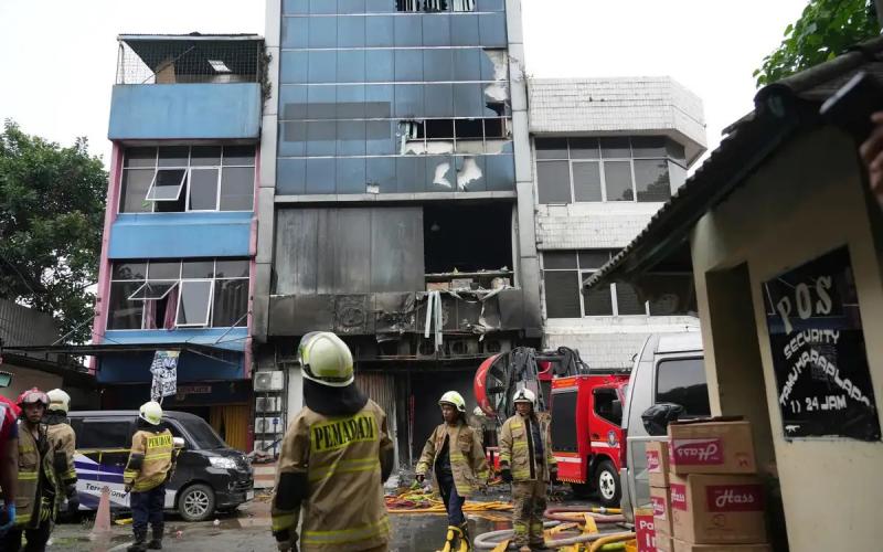 Massive fire breaks out in Central Jakarta building, 20 dead hindi News big news khabargali 