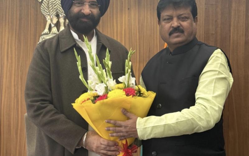 The Chairman of the Civil Supplies Corporation, Sanjay Srivastava, returned after observing the PDS Public Distribution System innovation models in Rajasthan, Delhi, and Haryana. Raipur, Chhattisgarh, Khabargali.